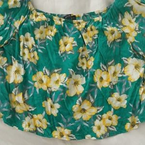 2/$10🌼 Off shoulders top